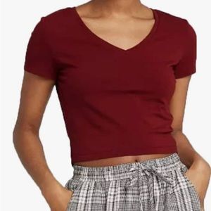 Women’s maroon shirt sleeve crop tee
